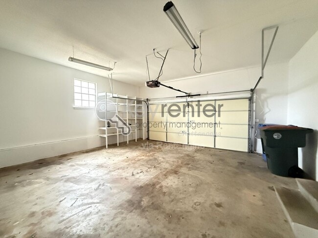 Building Photo - 4627 Hillmont Ln