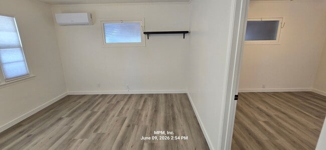 Building Photo - Large 1 bed 1 bath home on its own lot