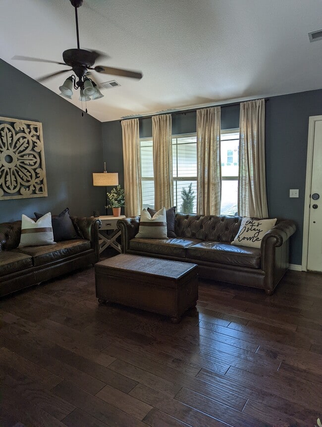 Building Photo - 22 Lyndhurst Dr