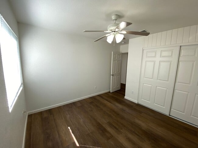 Building Photo - 6 bedroom in Manteca!