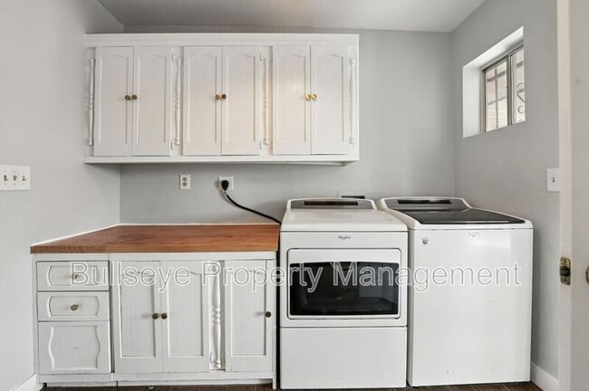 Building Photo - 433 S 113th Pl