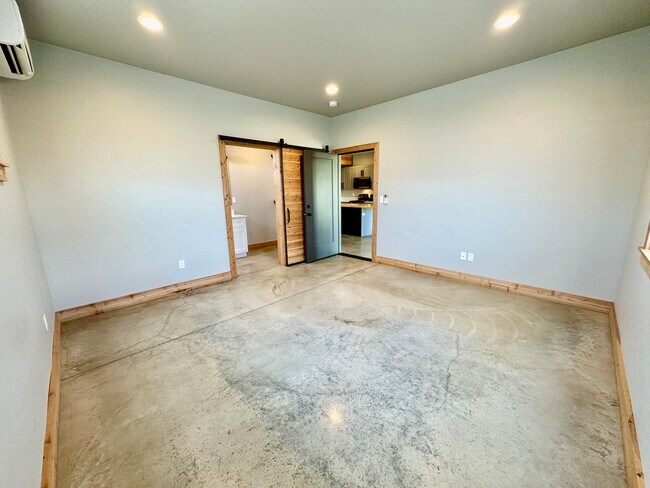 Building Photo - 121 E 26th Ave