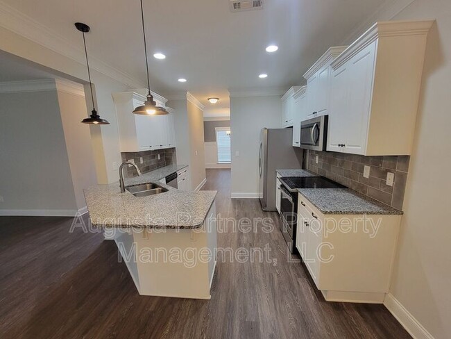 Building Photo - 257 Tulip Dr