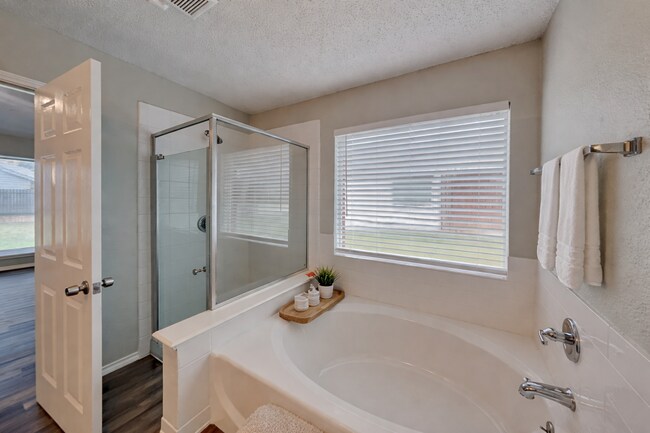 Building Photo - Beautiful 4BR Home in Denton with Fireplace, Fenced Yard & Garage