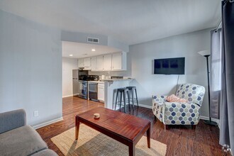 Building Photo - 1 bedroom 1 Bath Beside UNCW
