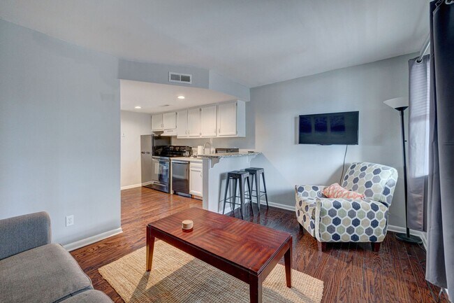Primary Photo - 1 bedroom 1 Bath Beside UNCW