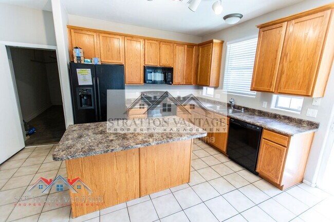 Building Photo - 10013 E Impala Ave