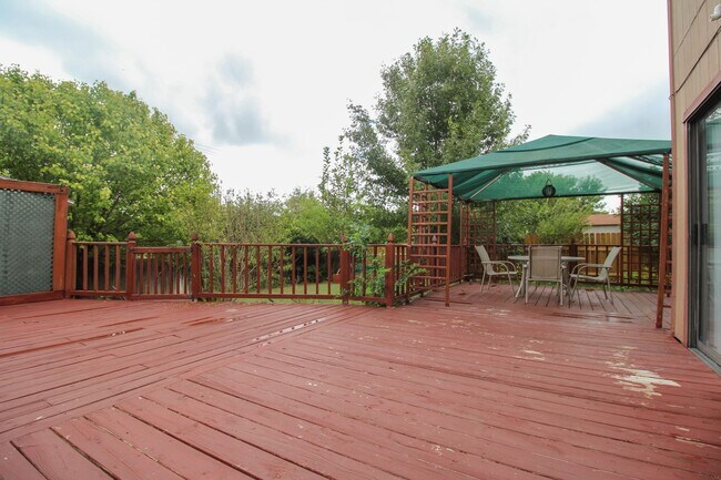 Building Photo - Stunning 3 Bedroom - 2.5 Bath Home for Rent!