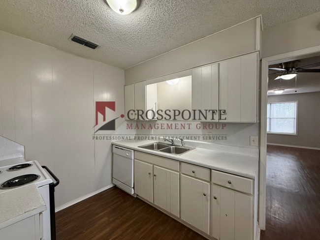 Building Photo - Almost Ready! 2 Bedroom, 1 Bathroom Duplex!