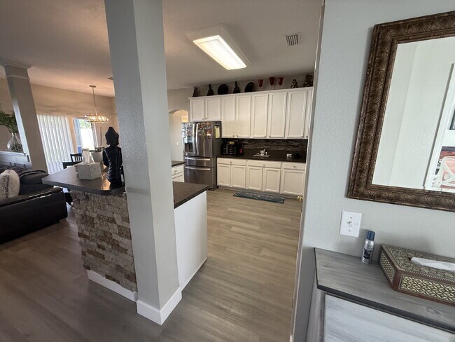 Building Photo - "Spacious 3-Bedroom Retreat with Bonus roo...