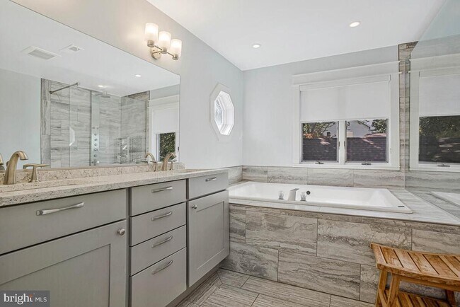 Building Photo - 125 Island View Dr