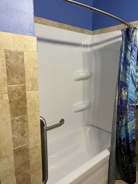 Building Photo - 7012 Kennedy Ave