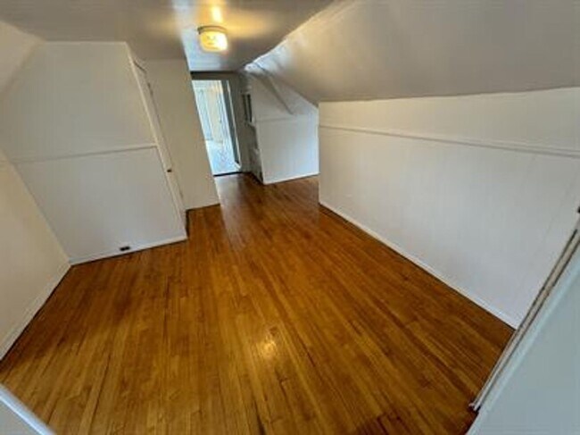 Building Photo - 227 N Marion St