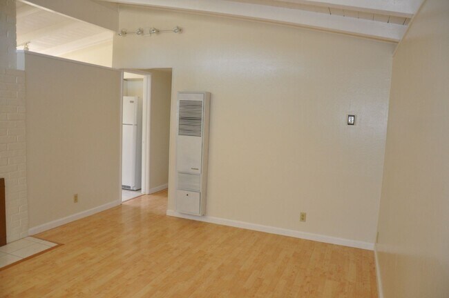 Building Photo - 1218 Sandia Ave