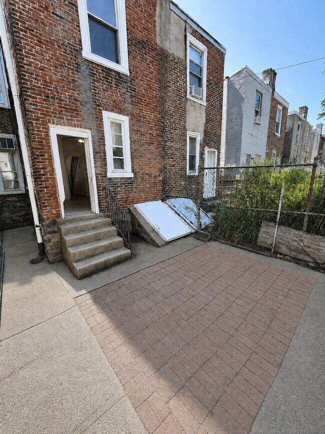 Building Photo - 2942 Tulip St