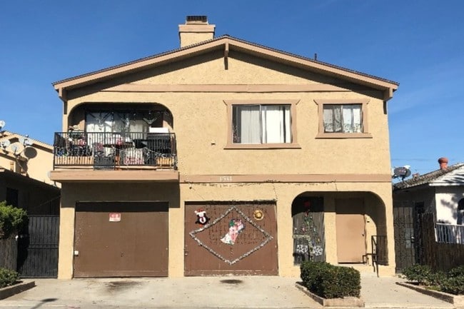 This is a large one bedroom apartment in a gated building that has been fully remodeled with brand n - 1511 257th St