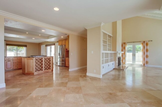 Building Photo - Fantastic ocean views in this spectacular ...