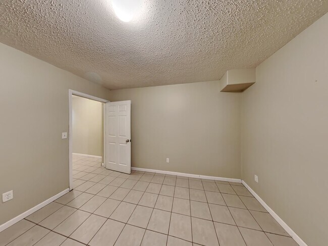 Building Photo - 1933 Mathias Rd