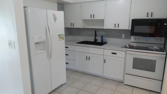 Building Photo - 9459 SW 51st Ct