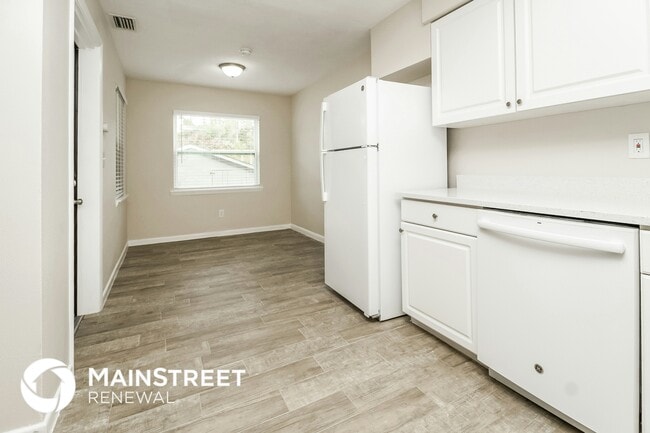 Building Photo - 2065 West Pkwy