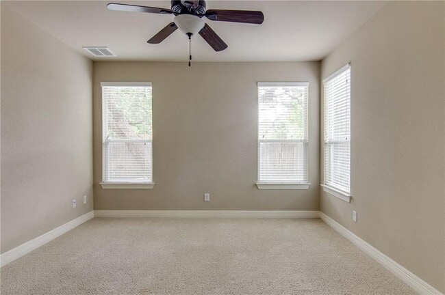 Building Photo - 15400 Interlachen Dr