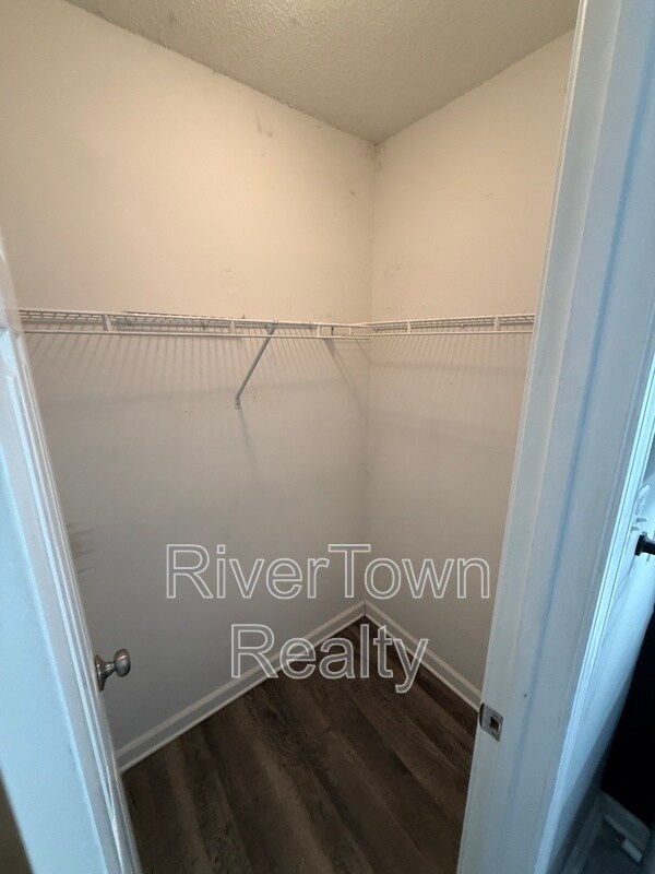 Building Photo - 4625 Crestfield Rd