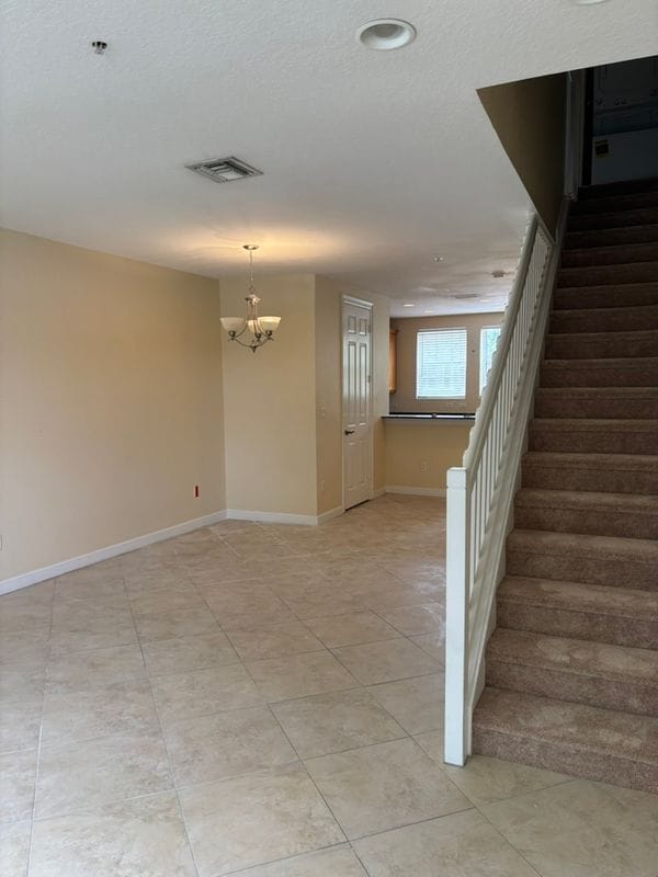 Building Photo - 590 Amador Ln
