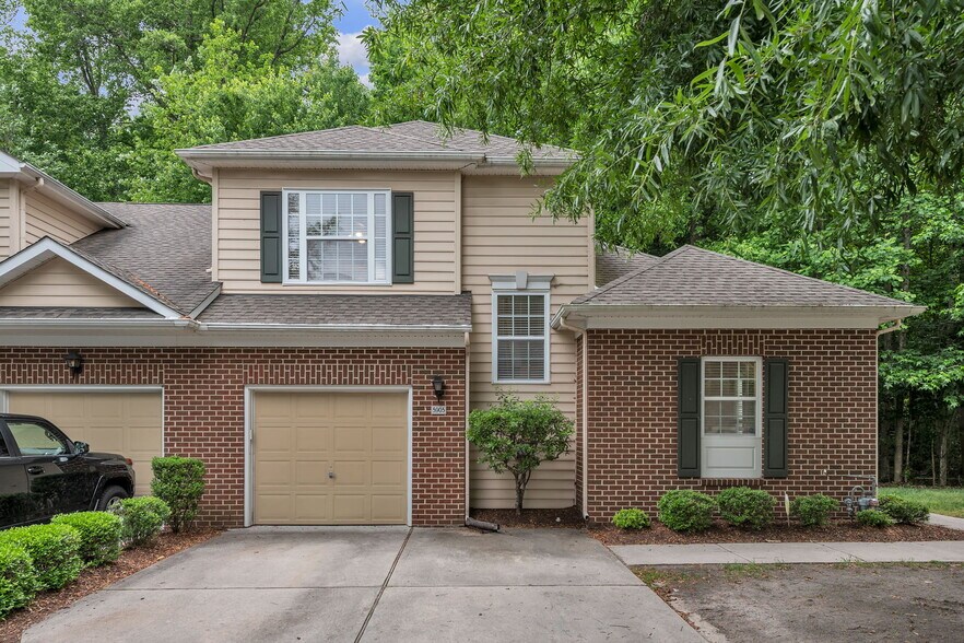 Building Photo - 5905 Echingham Dr