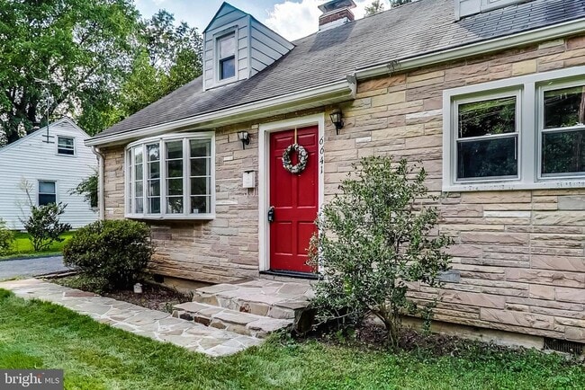 Building Photo - 6641 Barrett Rd