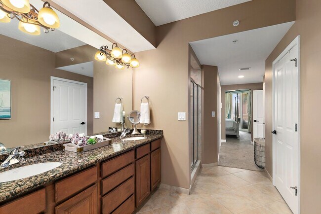 Building Photo - Remodeled Condo with Ocean Breezes!