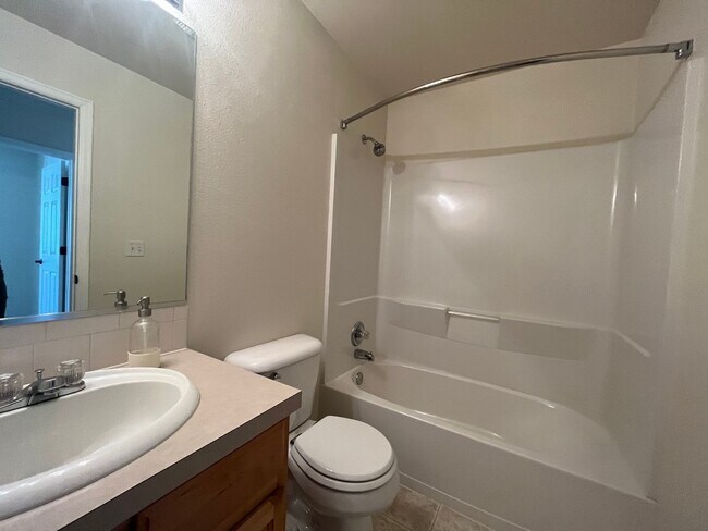 Building Photo - Beautiful Home in North East Fort Collins