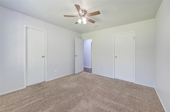 Building Photo - 236 E Castle Harbour Dr