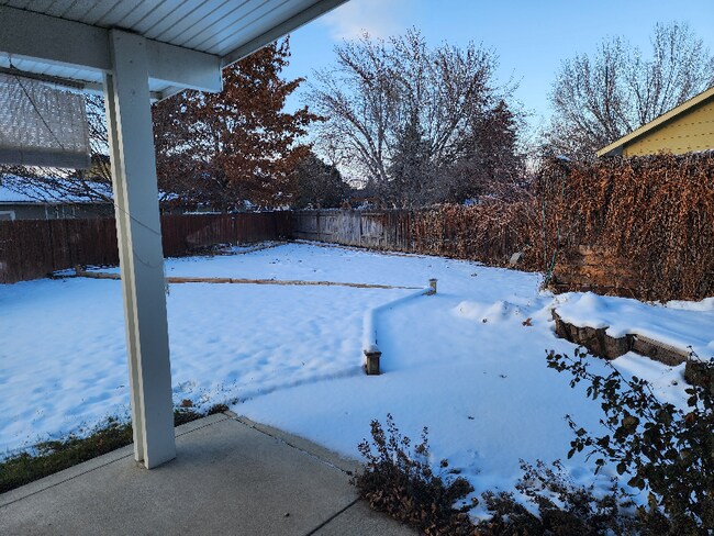 Building Photo - 10994 W Wildrose Ct