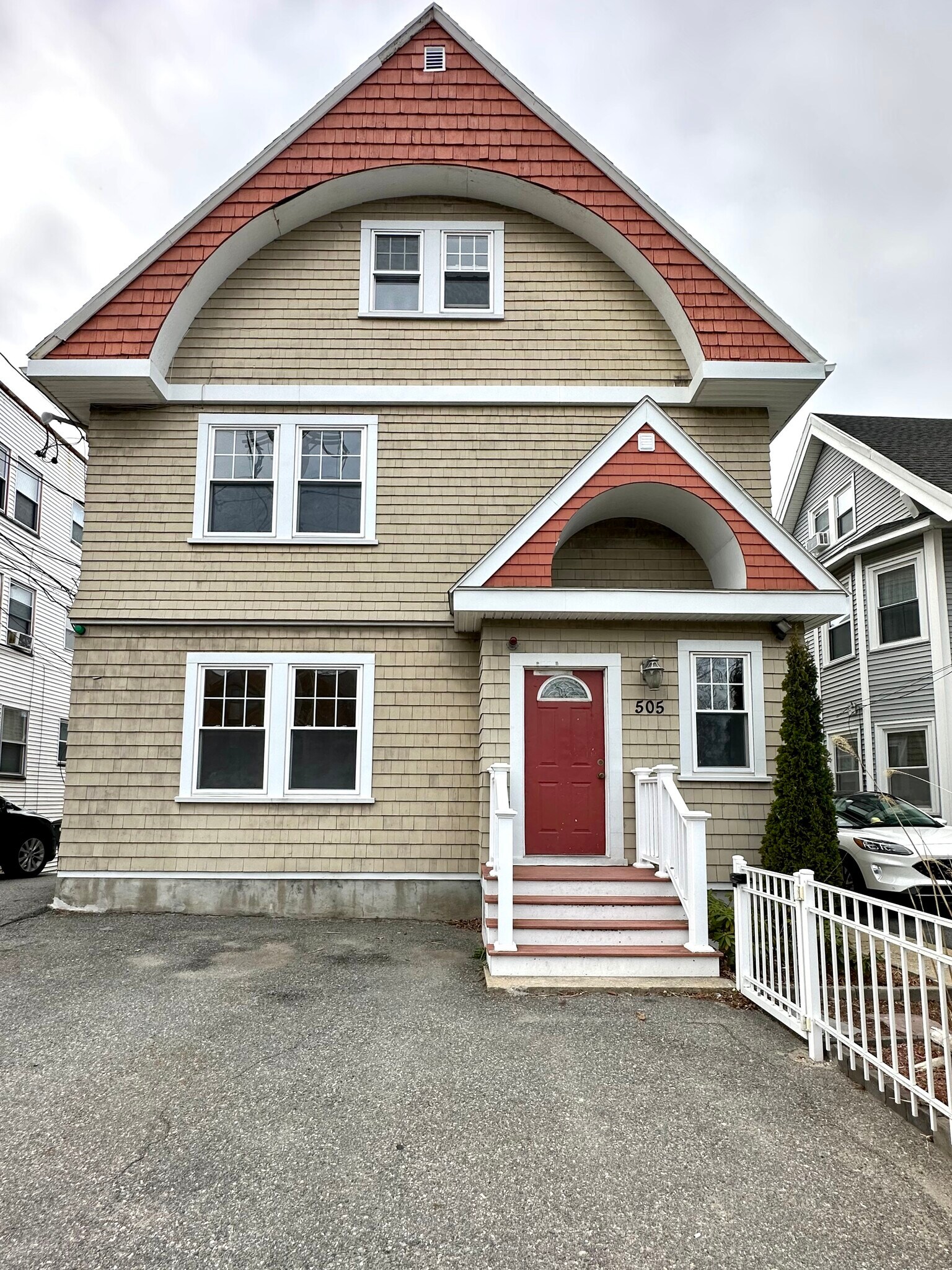 Building Photo - 505 Main St