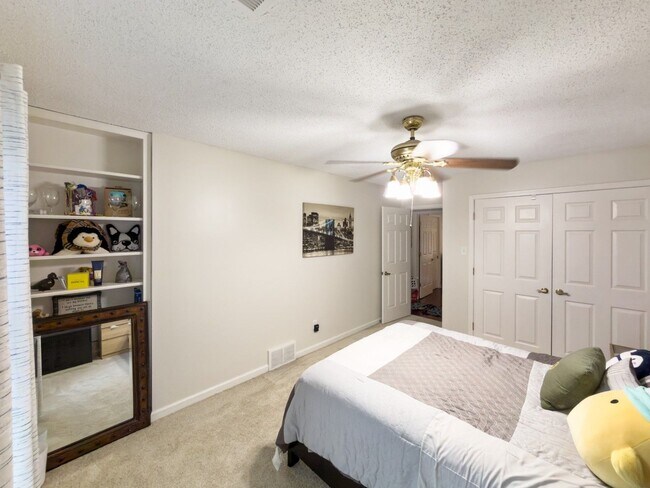 Building Photo - 743 Grovewood Dr