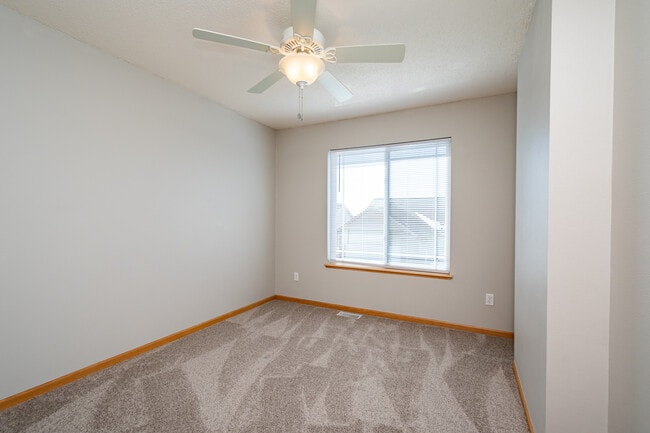 Building Photo - 1890 Goose Lake Cir