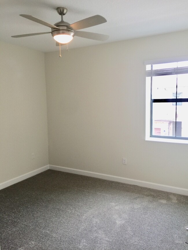 Building Photo - 4 Bedroom 3.5 Bath Townhome in The Vistas ...