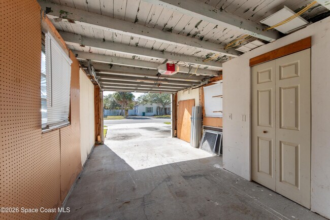 Building Photo - 206 4th Ave