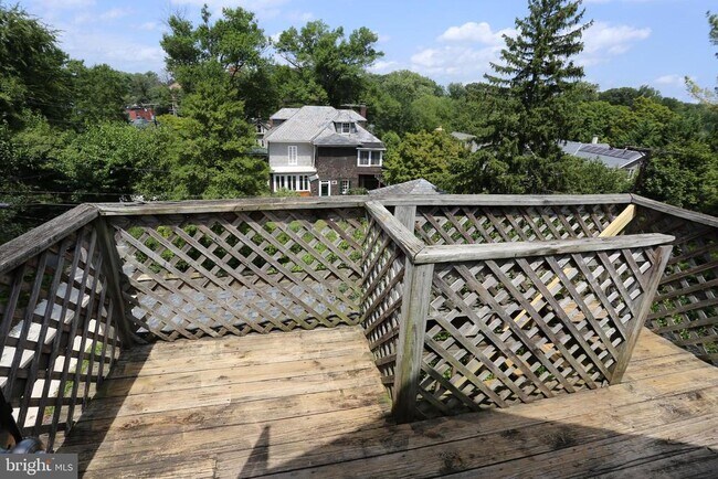 Building Photo - 730 St Johns Rd