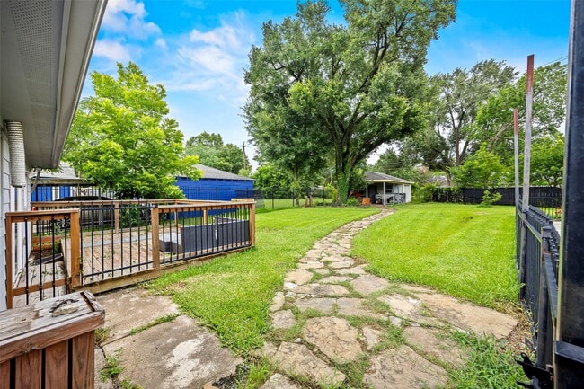 Building Photo - 4914 Ventura Ln