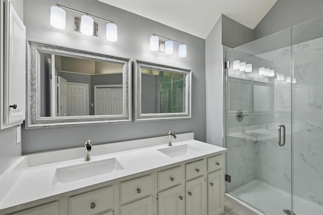 Building Photo - 4204 Crescent Dr