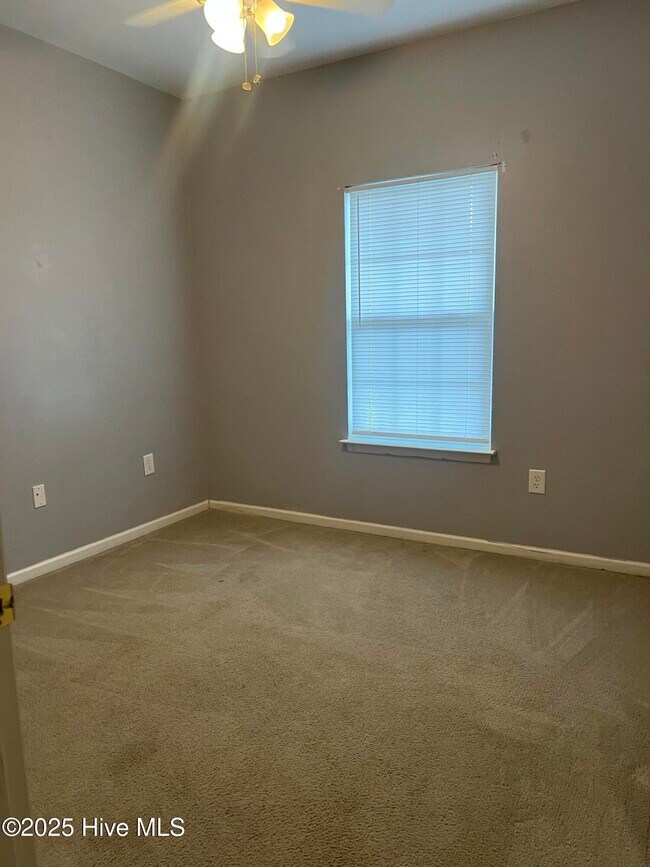 Building Photo - 2221 Locksley Woods Dr