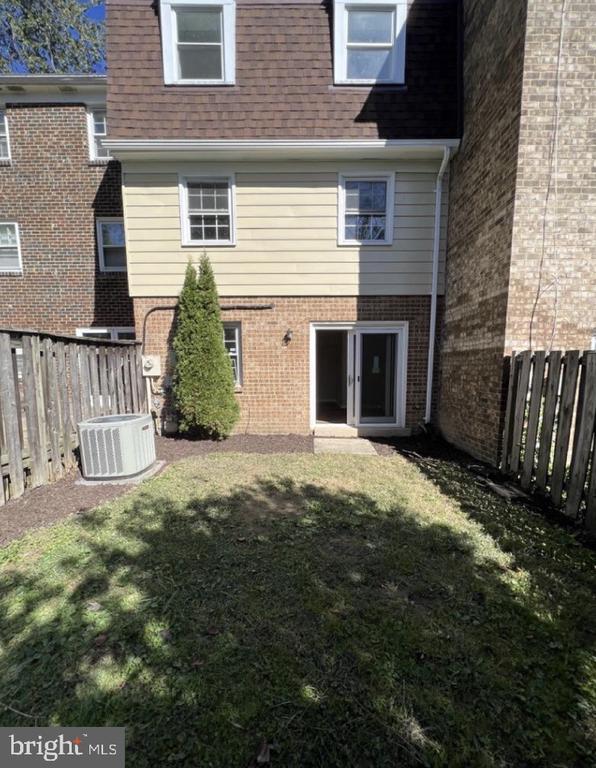 Building Photo - 5748 Yellowrose Ct