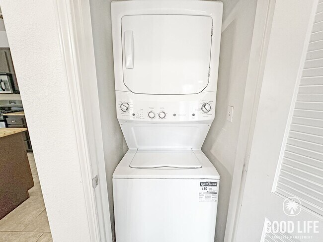 Building Photo - Welcoming 2B/2BA Condo with Balcony, In-Unit Laundry and Pool Access.