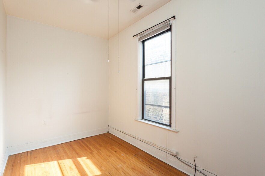 Building Photo - 1944 N Bissell St