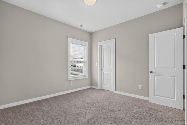 Building Photo - 4787 Wellesley Dr