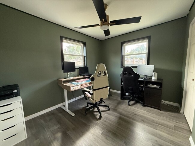 Building Photo - Spacious 4-bedroom, 2-bath pool home