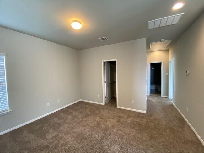 Building Photo - 428 S Brook Dr