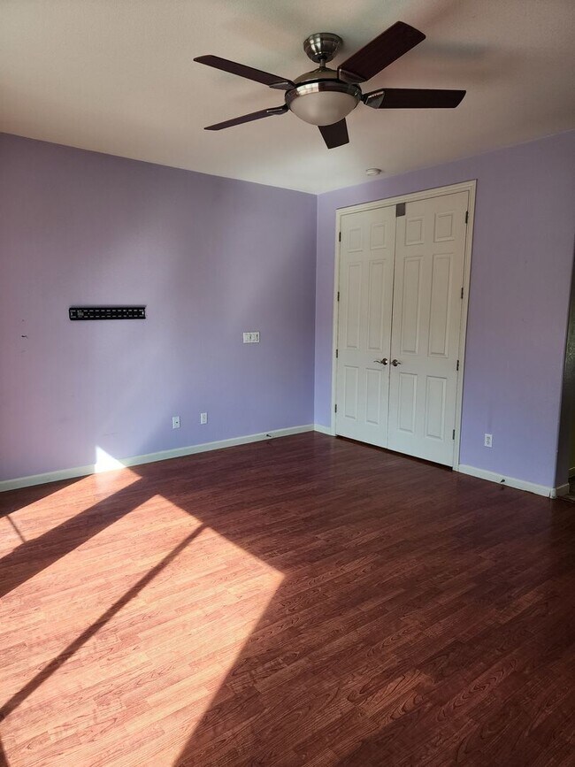 Building Photo - 5 Bedroom 3 Bathroom with 3 car Garage in the Sylvan School District