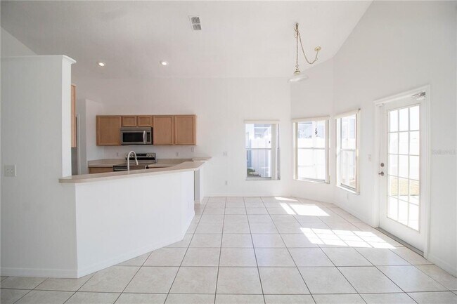 Building Photo - 667 Downing Cir